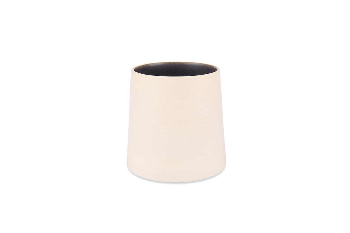 Teebecher aus Porzellan creme-schwarz