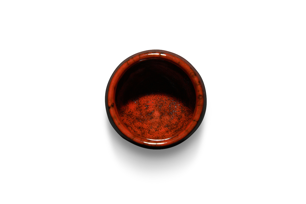 Teebecher aus Porzellan rot-schwarz